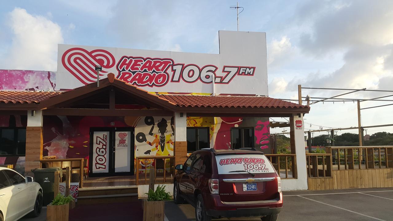 Buddha Studios Aruba Palm Beach Eksteriør bilde